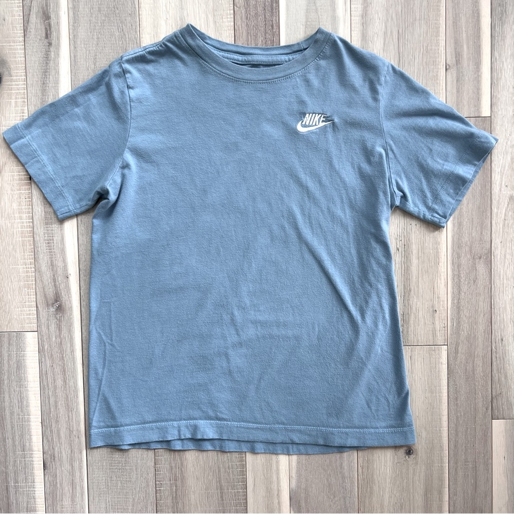 Boys size M the Nike Tee small logo light baby blue